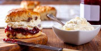 Scones,With,Strawberry,Jam,And,Clotted,Cream