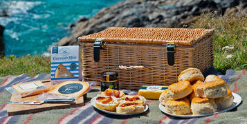 CHEESE-LOVERS-PICNIC