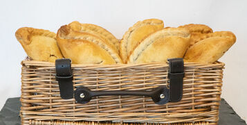 Classic-Cornish-Hampers-Low-Res-04