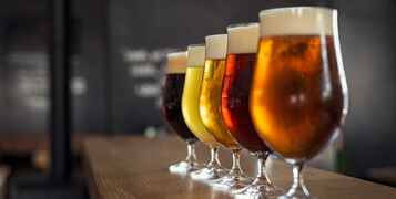 Glasses,With,Different,Sorts,Of,Craft,Beer,On,Wooden,Bar.