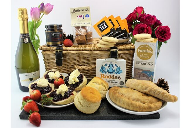 'The Ultimate Taste Of Cornwall' With Prosecco Hamper