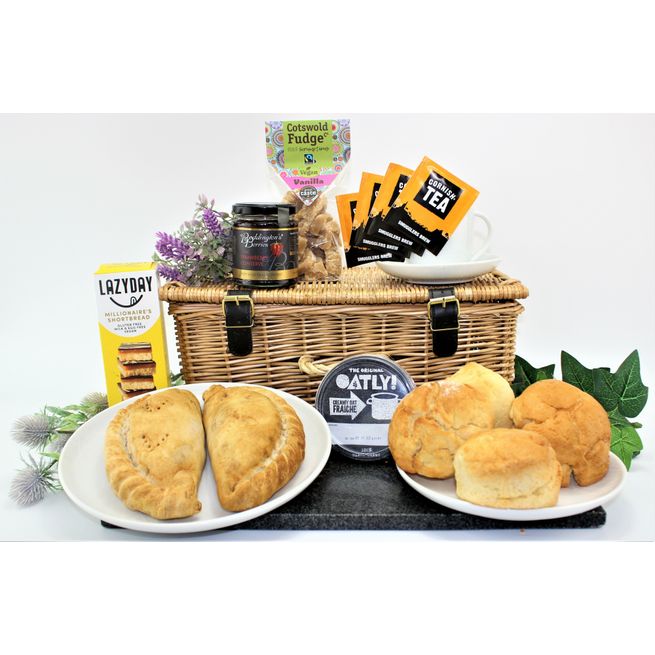 The Vegan 'Ultimate Taste Of Cornwall' Hamper